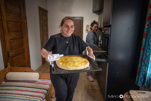 Khachapuri, bolj svež je težko