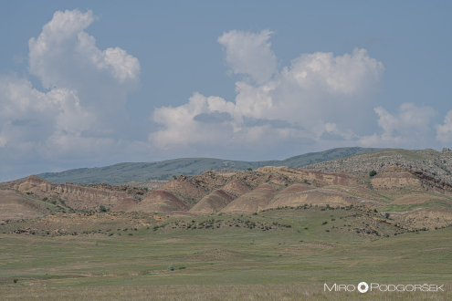 Mravaltskaro - "Red mountains" na meji med pokrajinama Kakheti in Kvemo Kartli